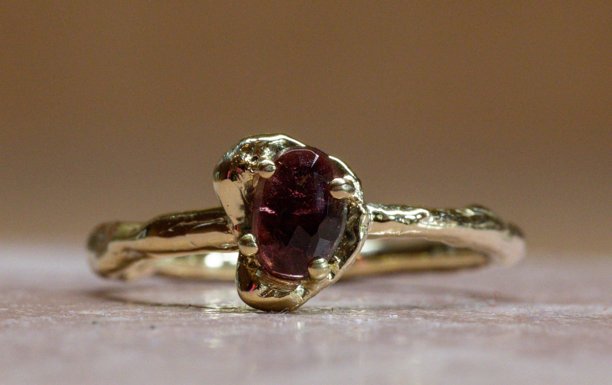 Ring organisch met toermalijn