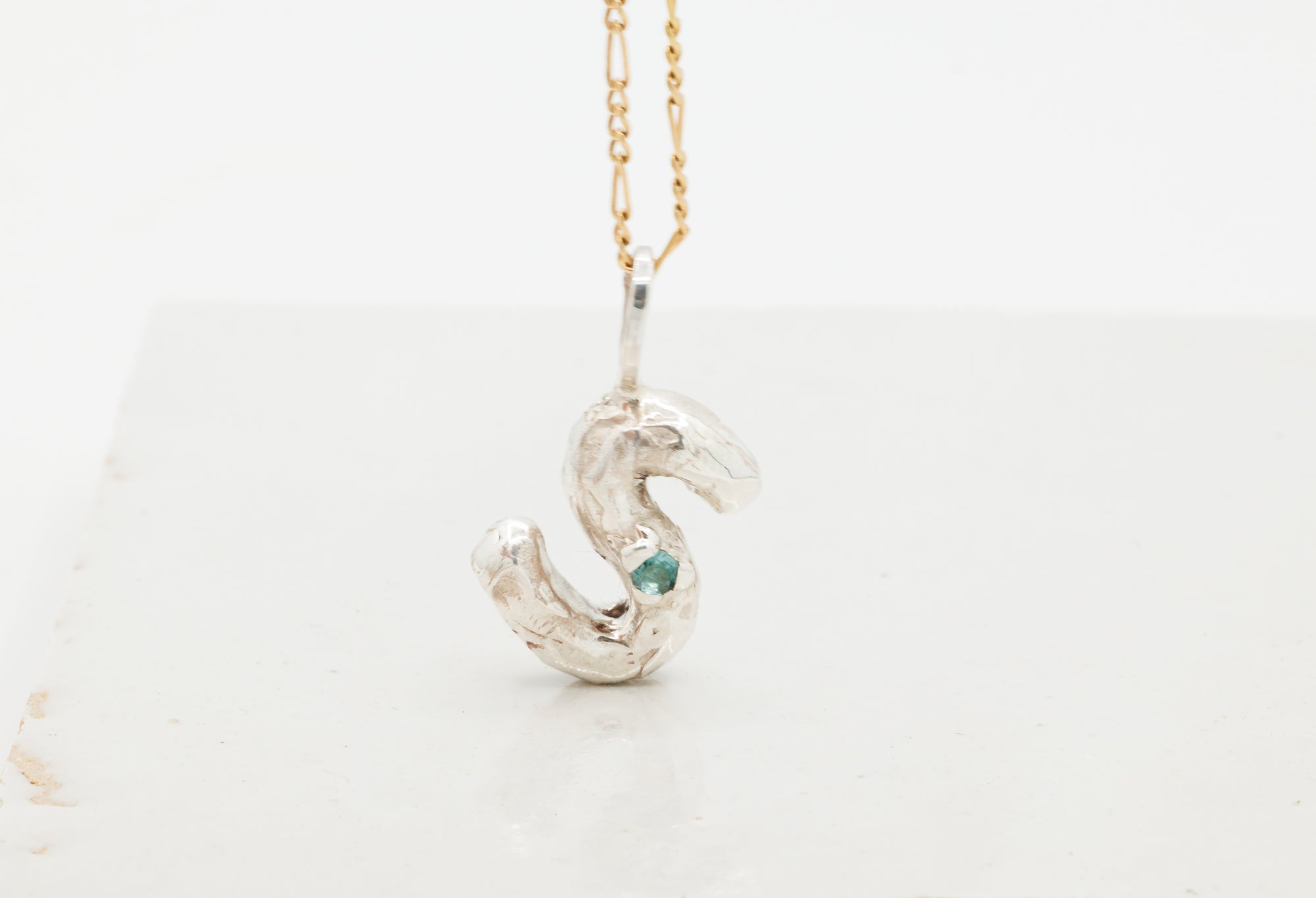 Initial Hanger met geboortesteen