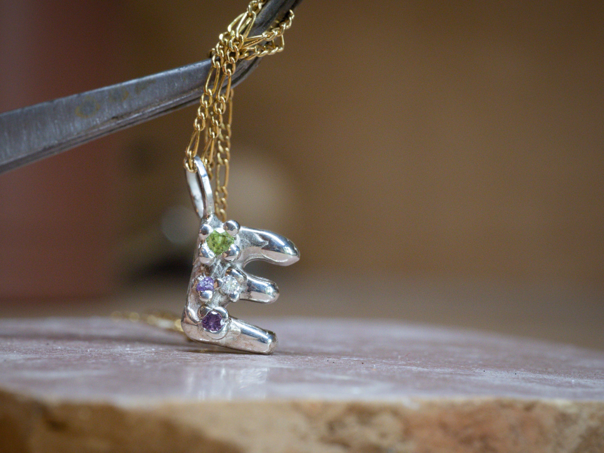 Initial Hanger met geboortesteen